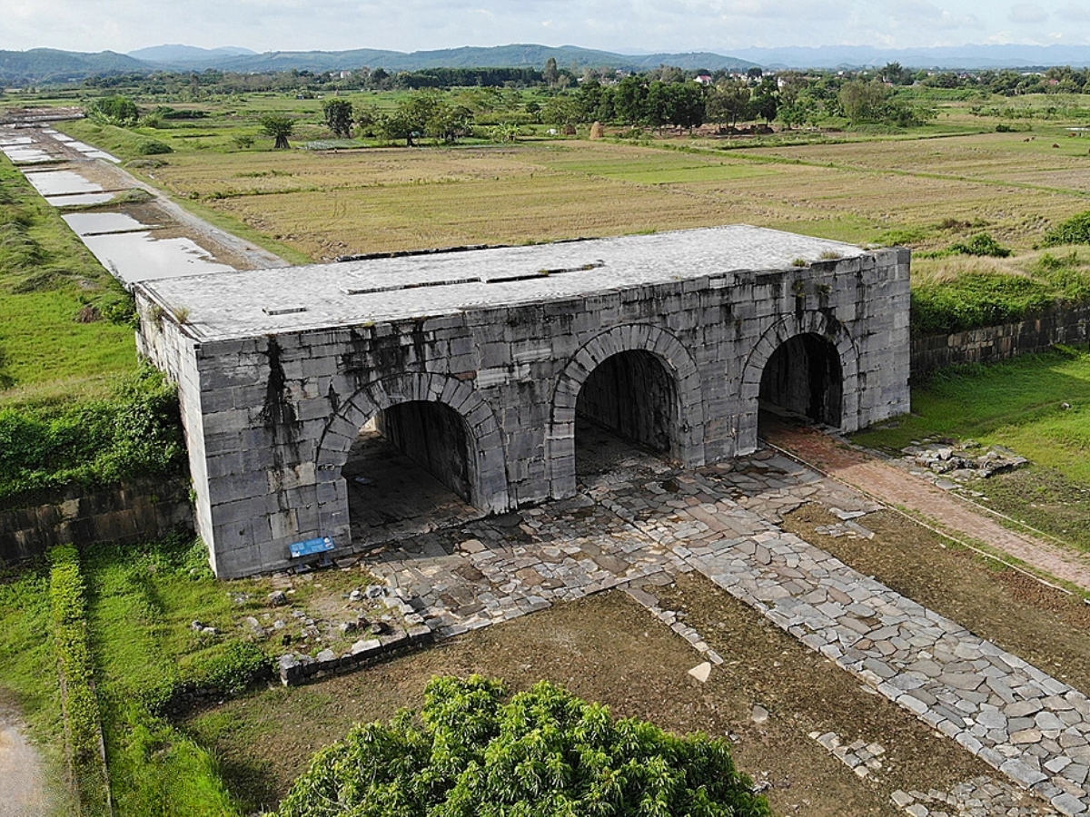 Thành nhà Hồ sở hữu không gian rộng lớn, thoáng đãng và mang đậm dấu ấn lịch sử của xứ Thanh.