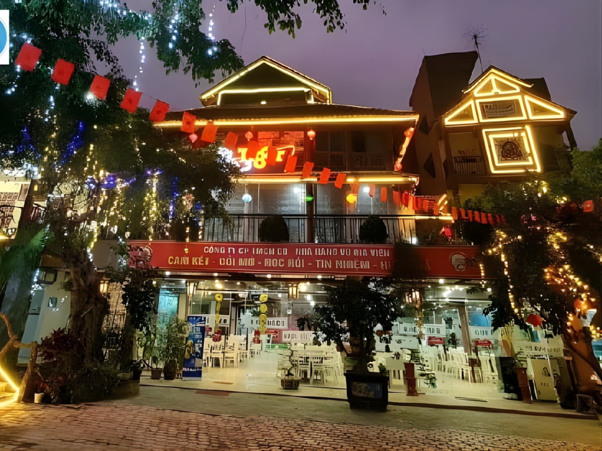 Nhà hàng Dinoco nằm tại khu vực trung tâm nên rất thuận tiện và dễ tìm.