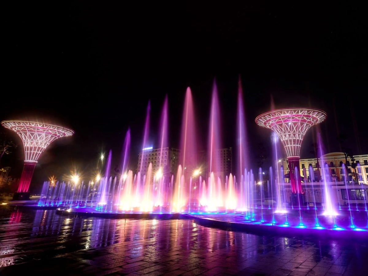 Mãn nhãn với phần trình diễn nhạc nước hoành tráng tại quảng trường biển Sầm Sơn.