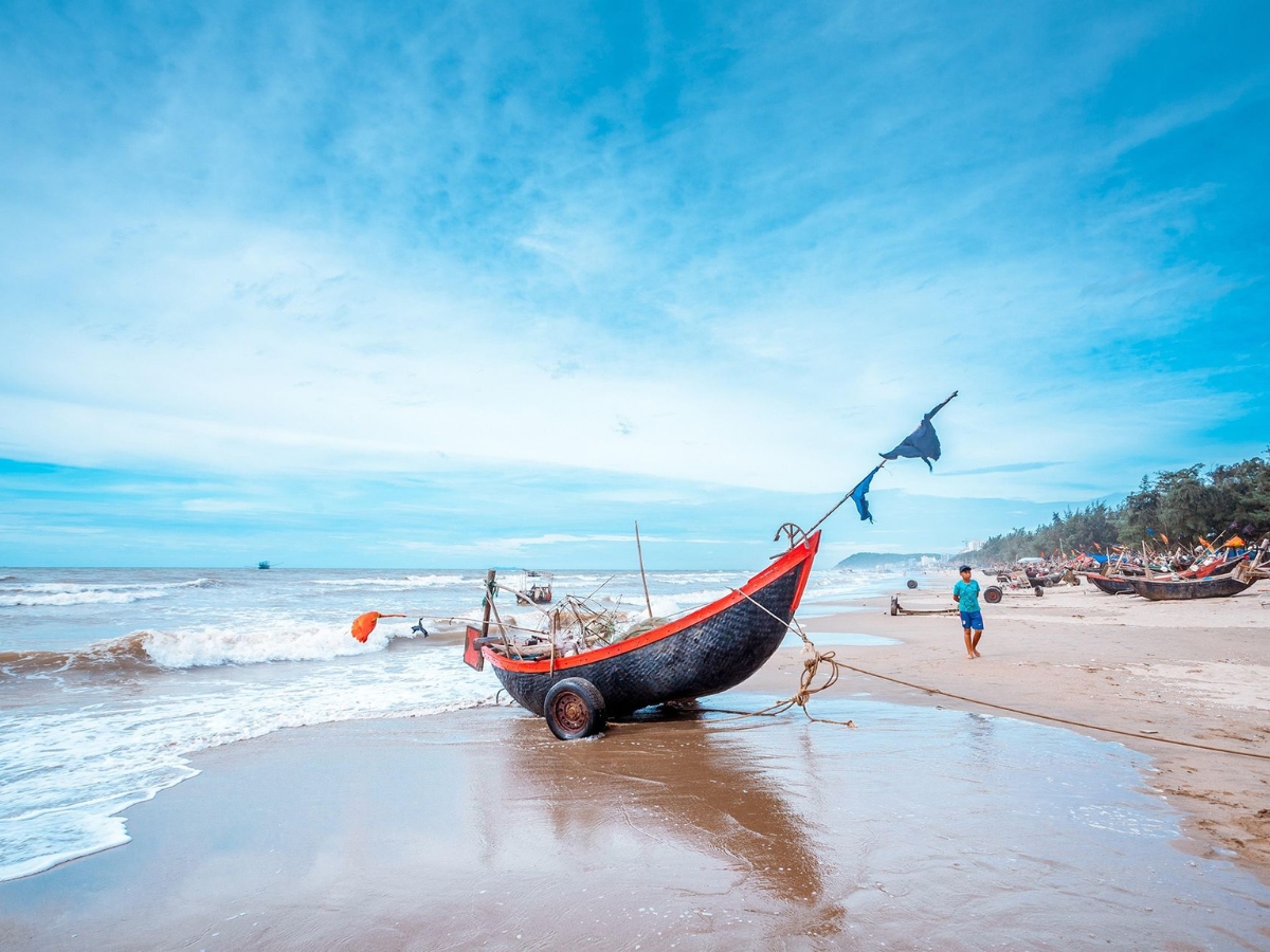 Biển Sầm Sơn dịp Tết yên bình, nhẹ nhàng, thích hợp để đi dạo, tận hưởng sự thư thái trong những ngày đầu năm.