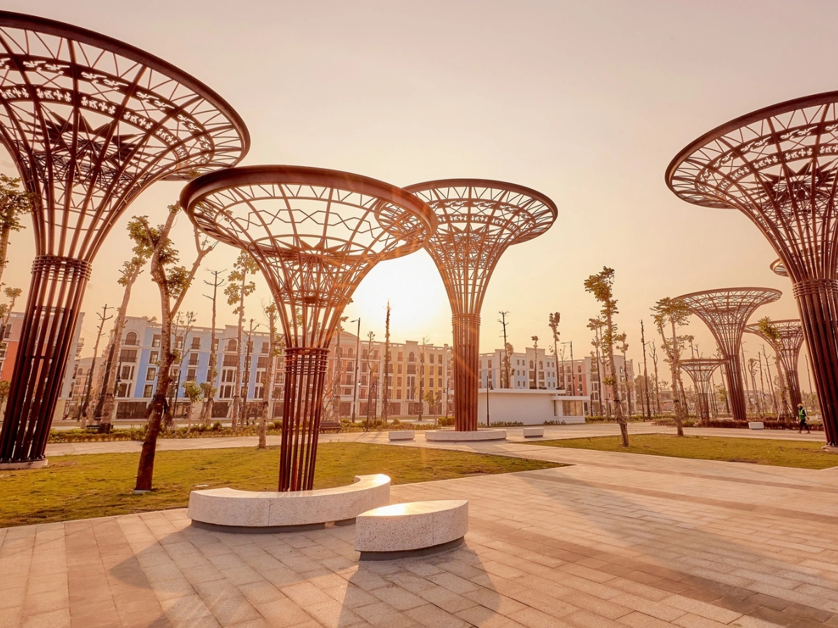 Quảng trường biển Sầm Sơn là điểm đến lý tưởng cho gia đình và nhóm bạn trong những ngày đầu xuân.