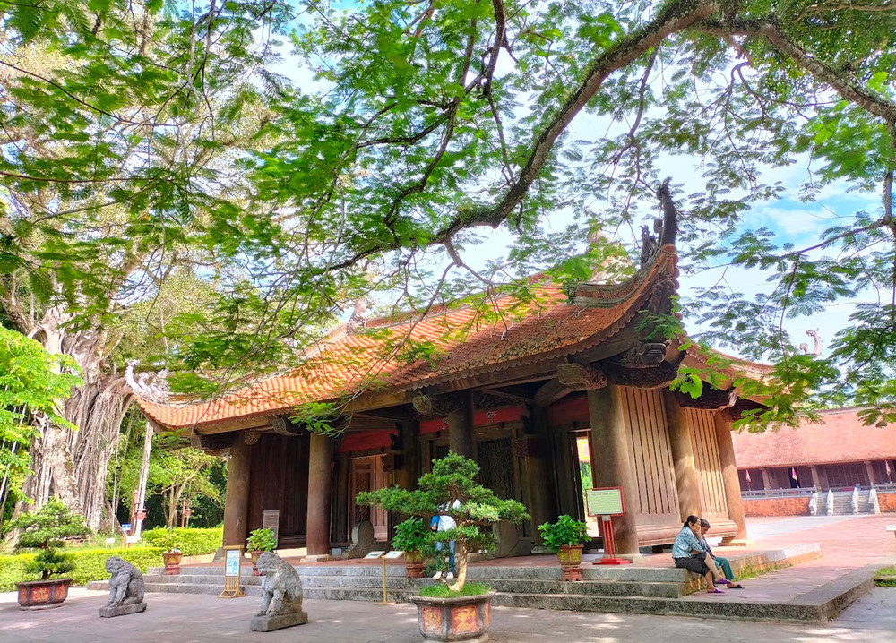 Lam Kinh mang một vẻ đẹp trầm lắng và linh thiêng.