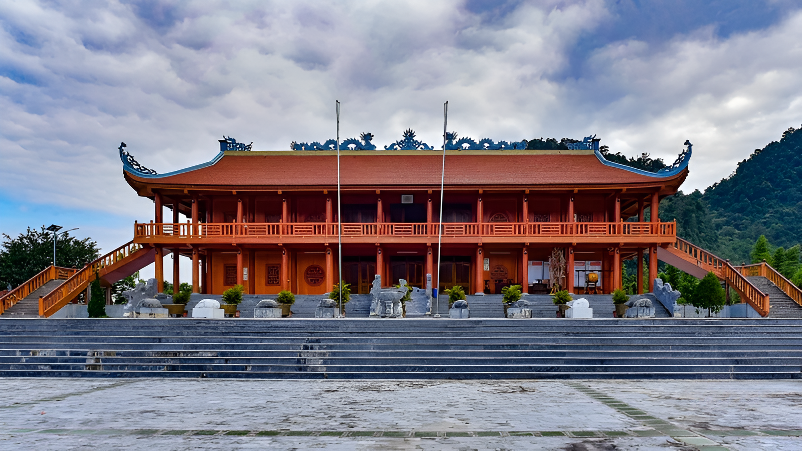 Đền Chín Gian - nơi lưu giữ bản sắc văn hóa dân tộc.