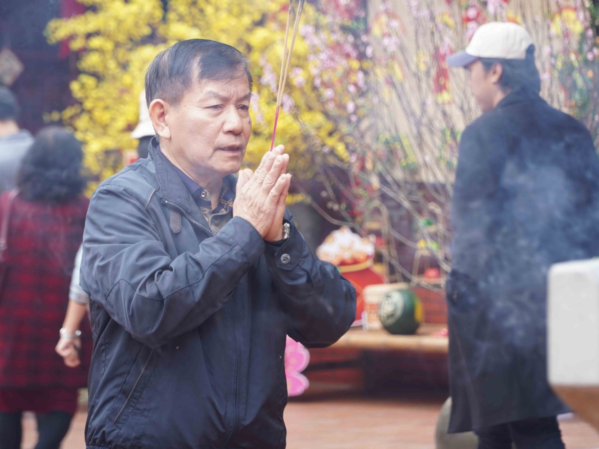 Hành lễ nhẹ nhàng, thành tâm khi đi lễ đầu năm ở Sầm Sơn.