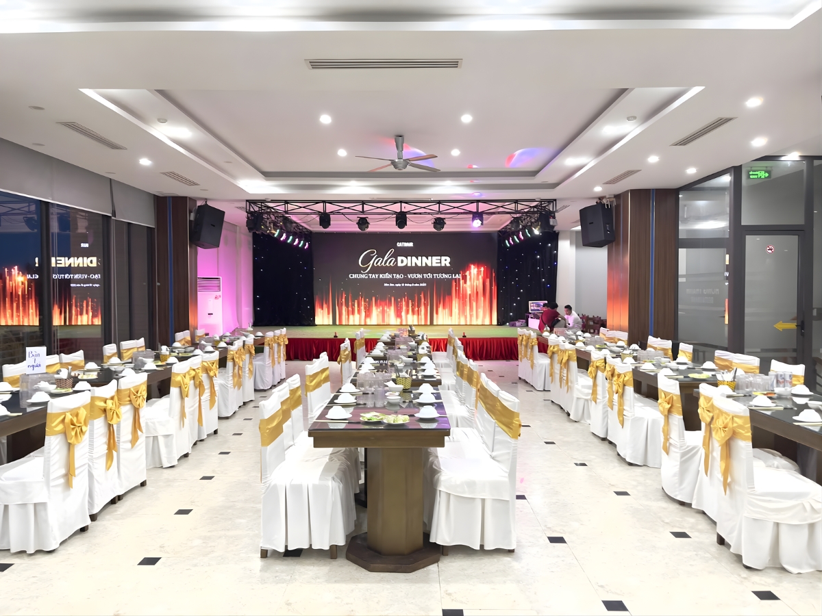 Thưởng thức ẩm thực trong không gian sang trọng tại nhà hàng Hồng Thanh.