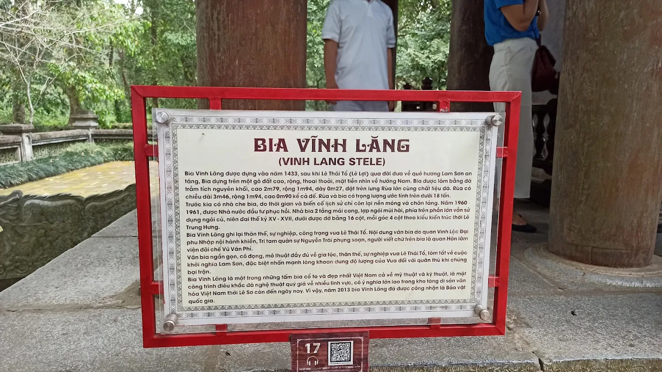 Hiện khu di tích đã bổ sung bản thuyết minh bên dưới bản giới thiệu.