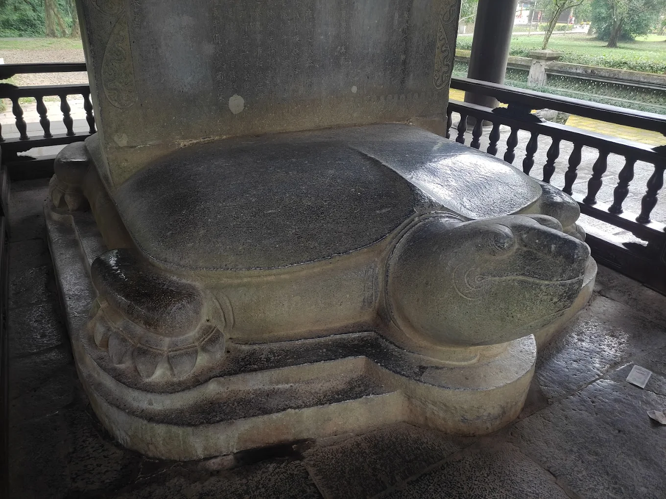Bia đá nguyên khối nặng gần 18 tấn, tồn tại hơn 600 năm.