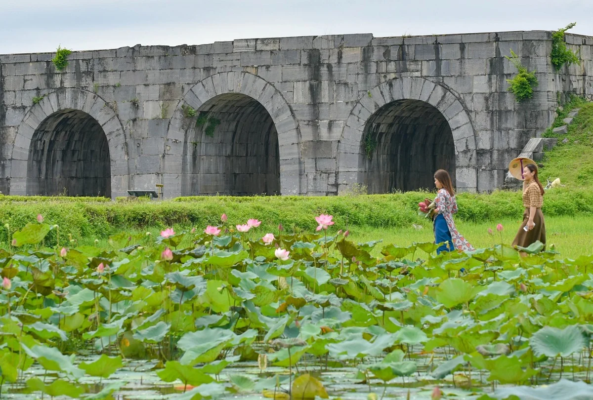 Thành Nhà Hồ được UNESCO công nhận là Di sản Văn hóa Thế giới.