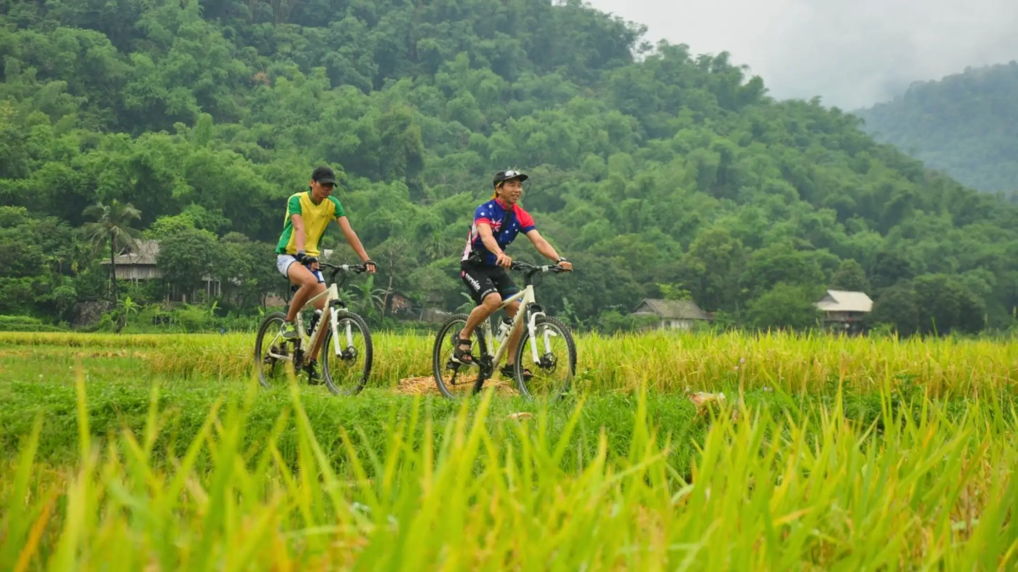 Giá tour đạp xe Pù Luông thường dao động khá rộng vì phụ thuộc vào hình thức tour.