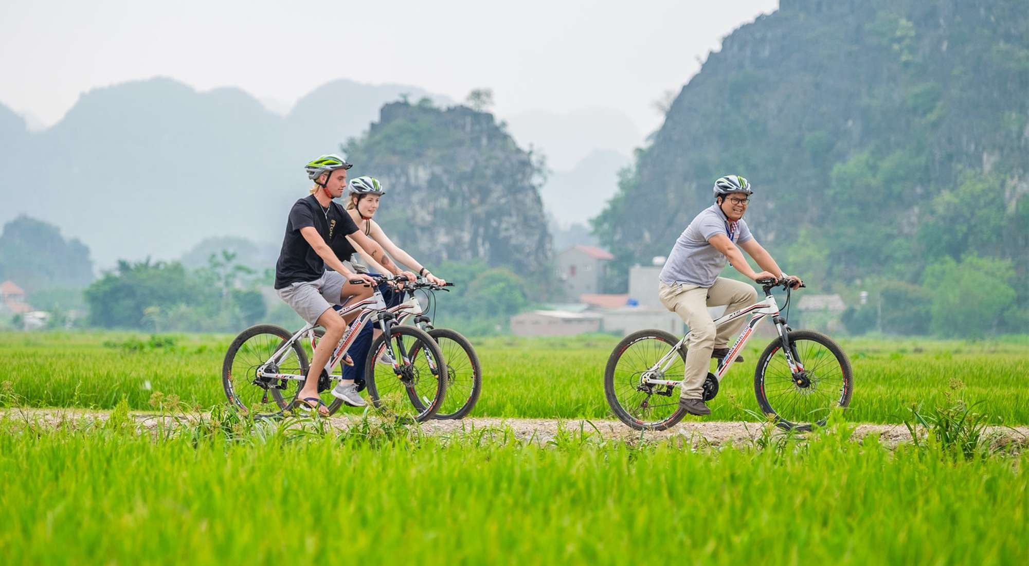 Du khách có thể quan sát trọn vẹn cảnh sắc thay đổi liên tục.