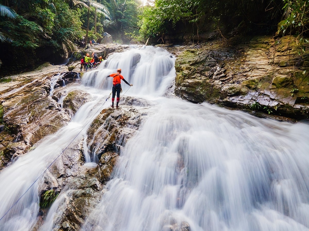 Khung cảnh hùng vĩ tại thác Cổng Trời.