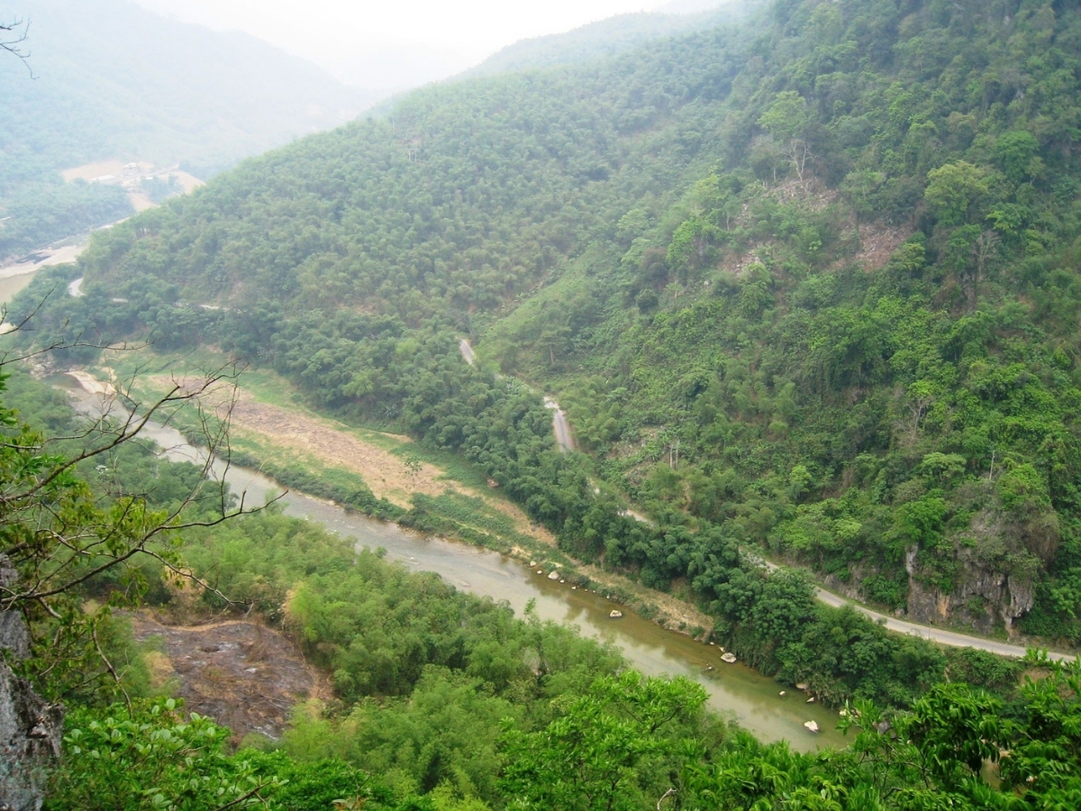 Hang Ma thuộc địa bàn xã Hồi Xuân.