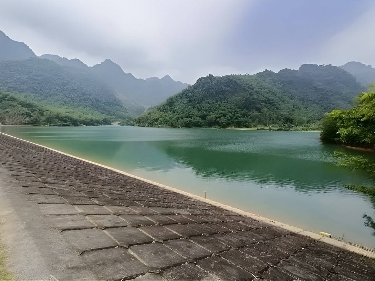 Khung cảnh tại hồ Vinh Quang tại Thanh Hóa.