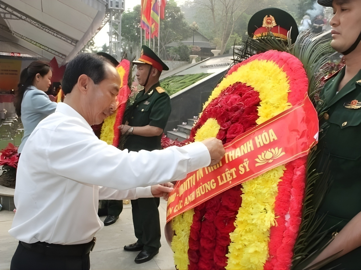 Lễ tưởng niệm các liệt sỹ hi sinh tại hang Co Phương được tổ chức vào ngày 2/4.