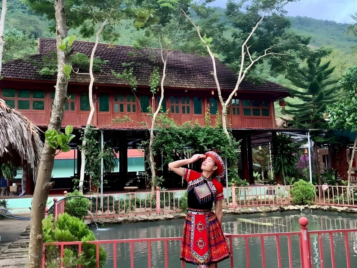 Nhà sàn truyền thống tại bản Vinh Quang.