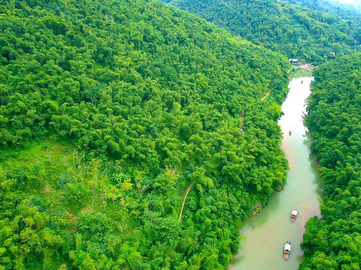 Suối Chàm Pù Luông thuộc thôn Chiềng Lau, xã Bá Thước, tỉnh Thanh Hóa.