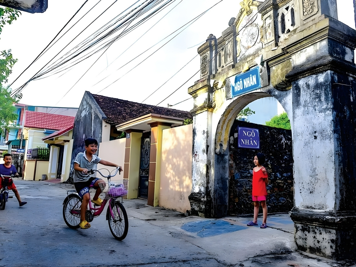 Không gian sinh hoạt tại làng cổ Đông Sơn.