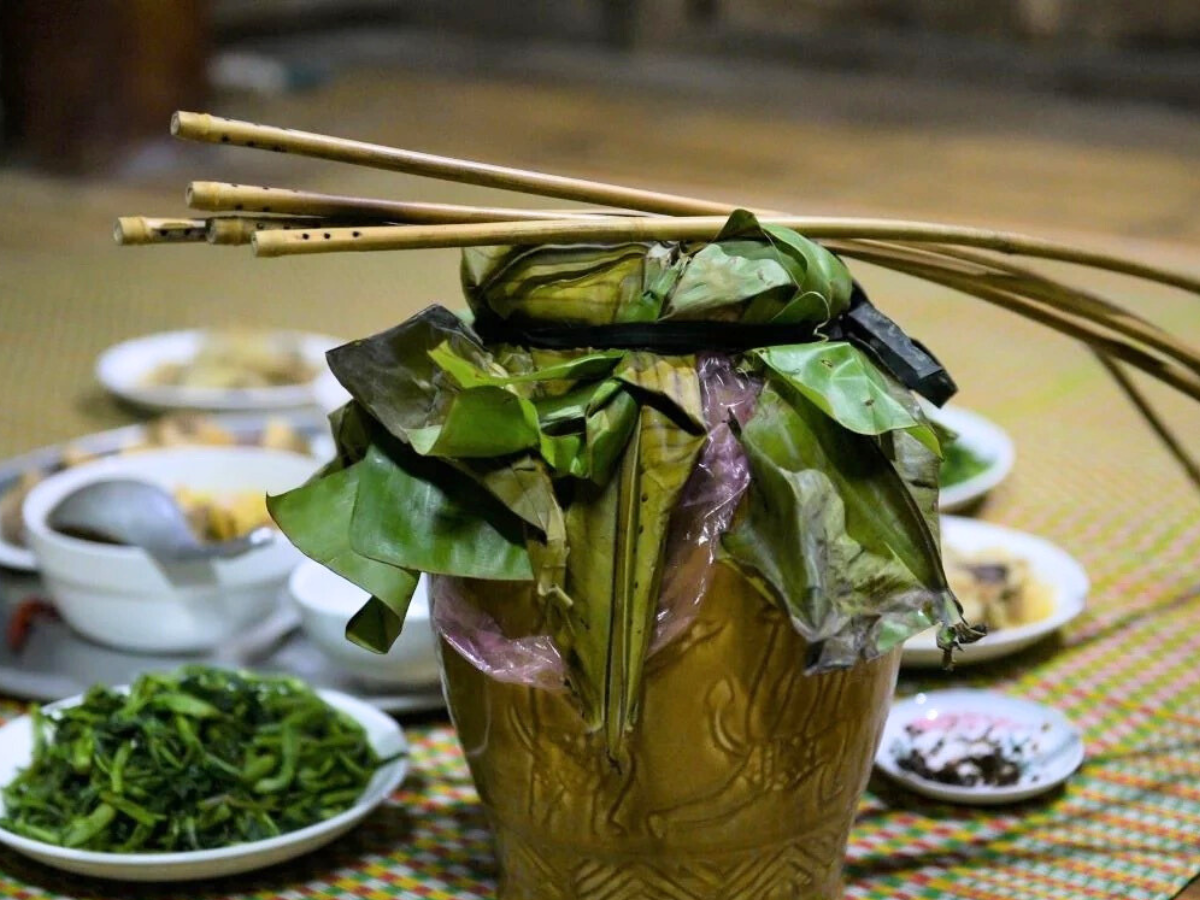 Rượu cần thường hiện diện trong những cuộc gặp gỡ, giao lưu ở vùng Bá Thước.