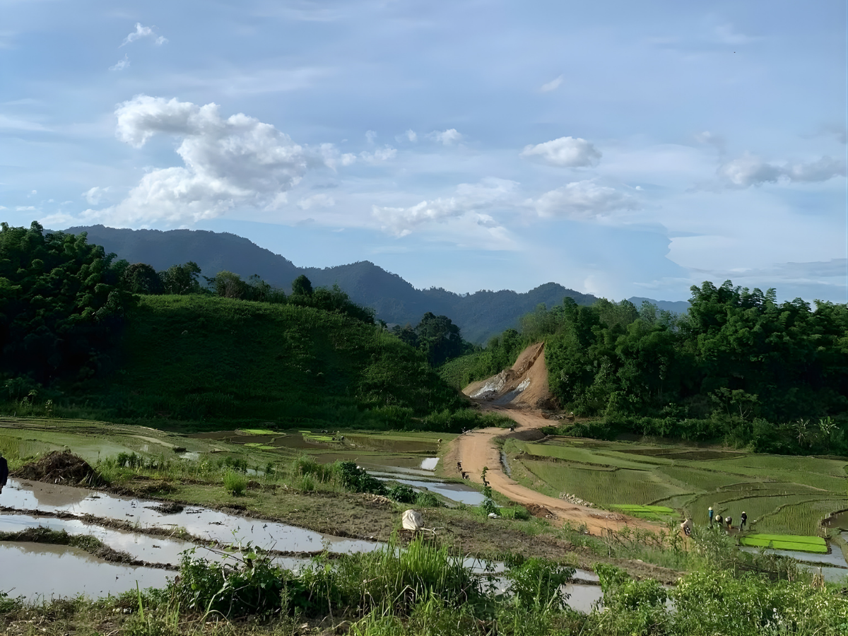 Thiên nhiên hùng vĩ nhìn từ bàn Peo.