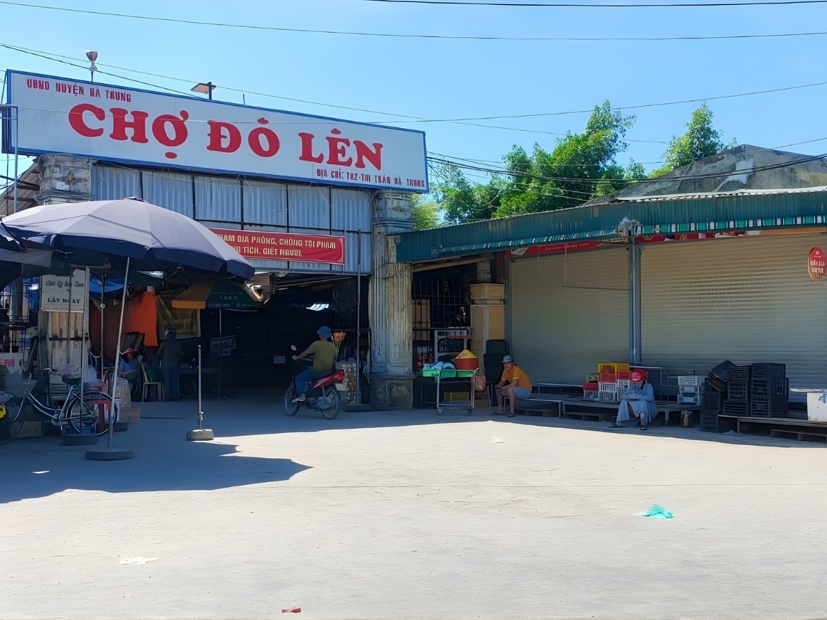 Chợ Đò Lèn là điểm đến mua sắm nổi bật tại Hà Trung