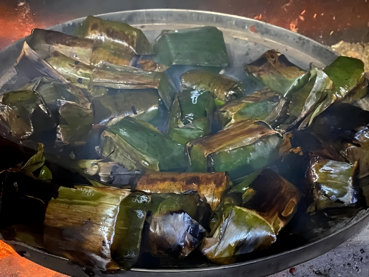 Nem nướng Thanh Hóa ngon nhất khi nướng than.
