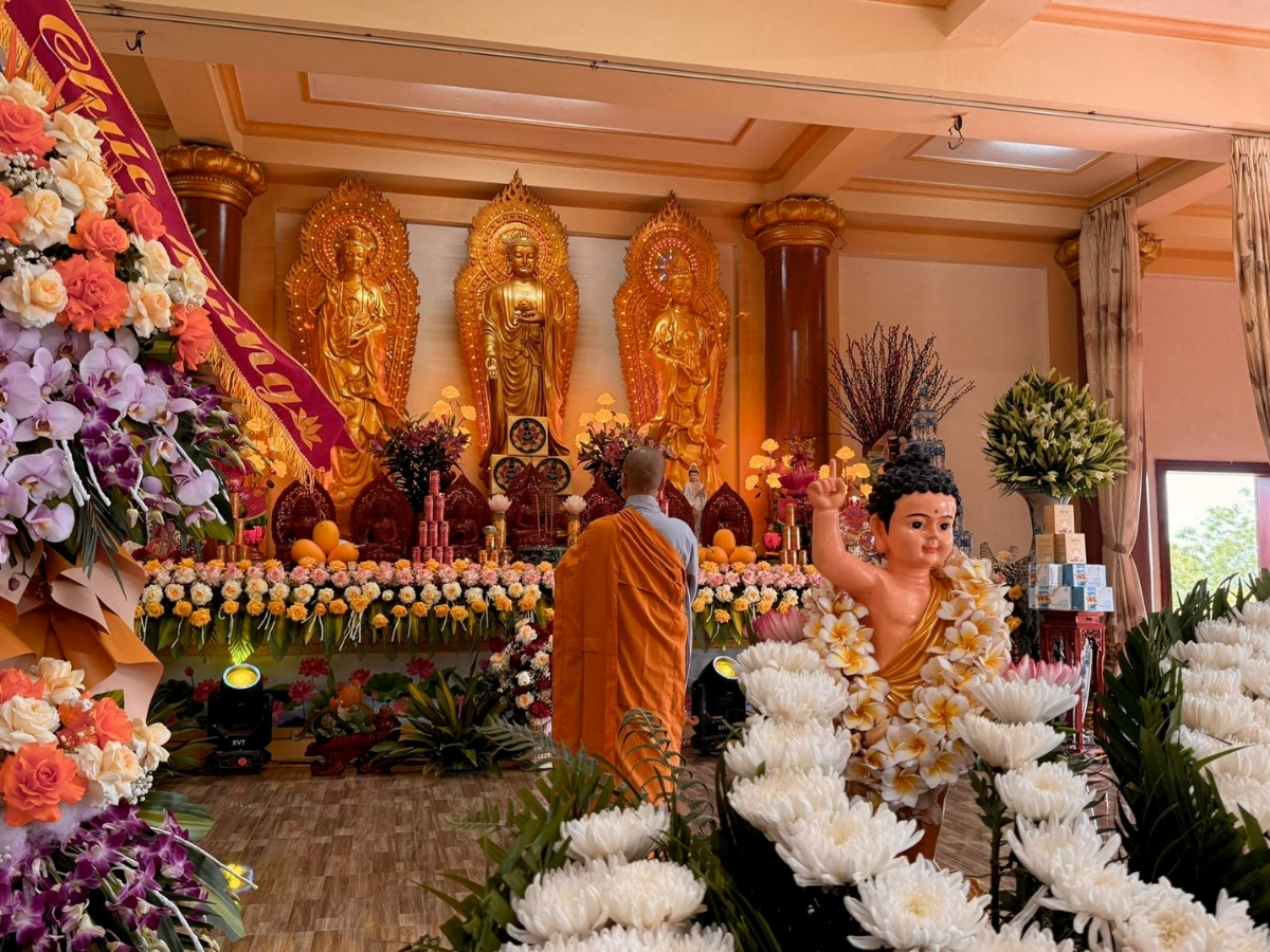 Chùa Thái Bình là điểm đến tâm linh kết hợp cùng núi Bằng Trình.