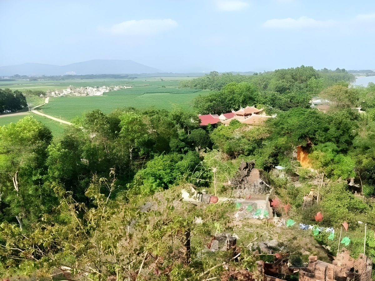 Không gian thiên nhiên xung quanh núi Bằng Trình.