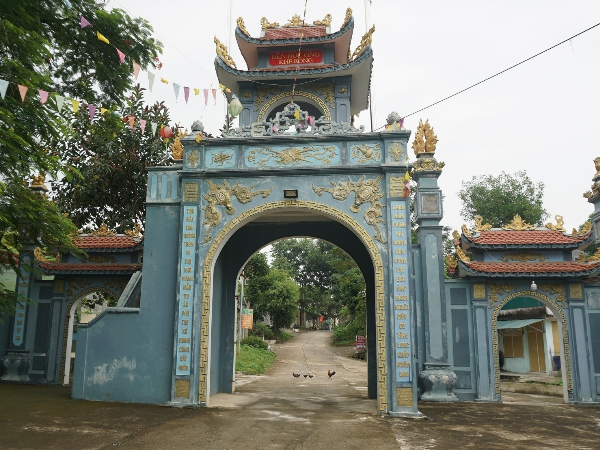 Lối vào đền Khe Rồng tại Như Thanh.