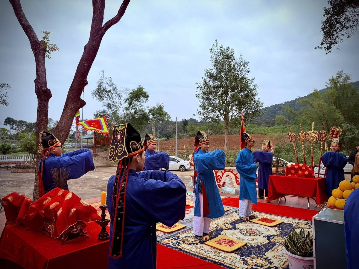 Nghi lễ cầu an tại đền Phủ Na.