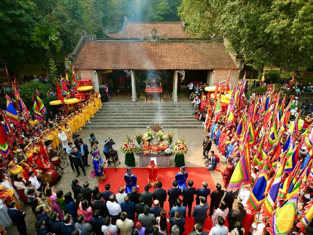 Lễ hội truyền thống hàng năm tại đền Bà Triệu.