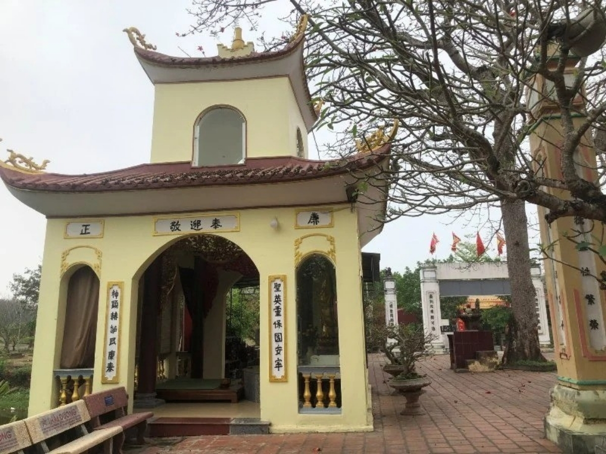Đền Cá Lập là điểm đến tâm linh tiêu biểu của người dân Sầm Sơn.