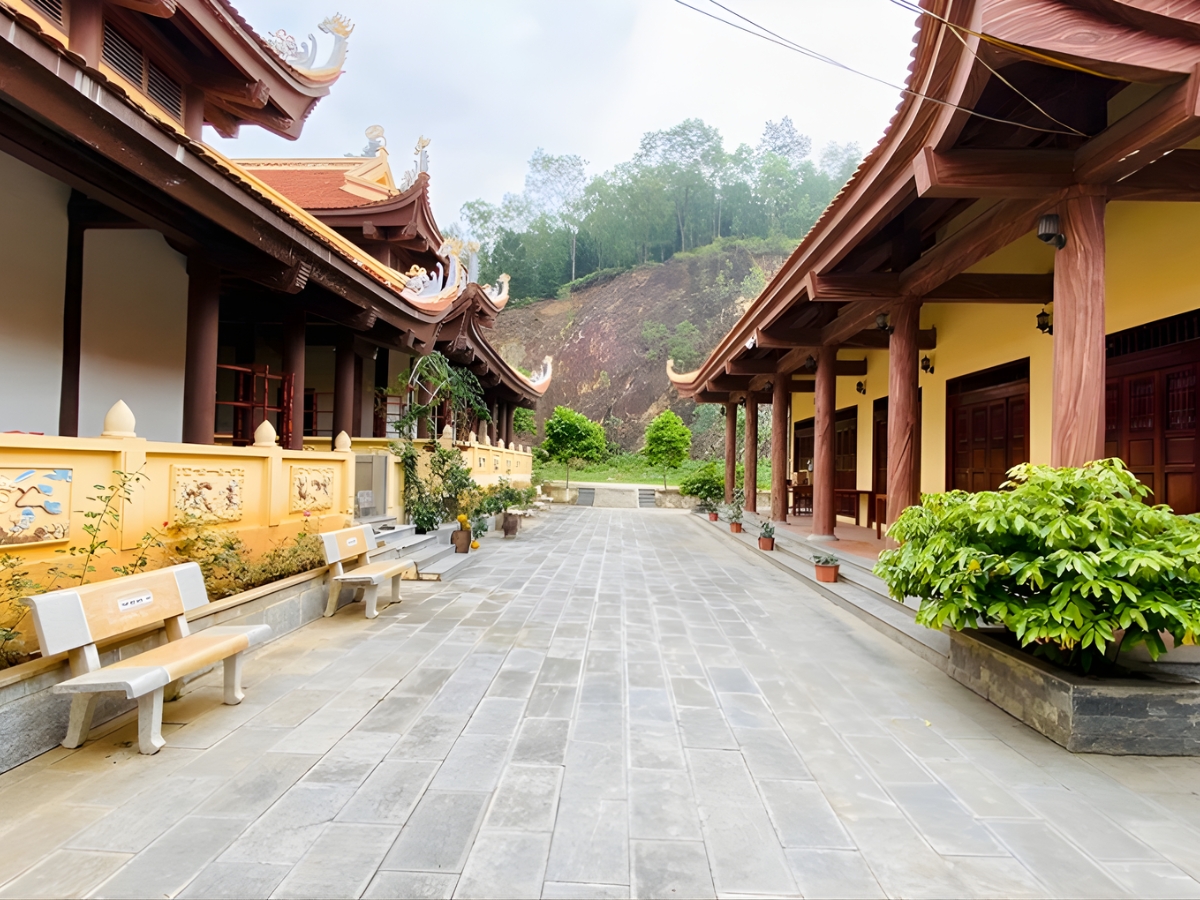 Đền Hàn Sơn Thanh Hóa hiện nay được đầu tư khang trang, bề thế.