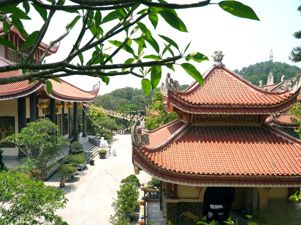 Thiền viện Trúc Lâm Hàm Rồng Thanh Hóa giữ vai trò quan trọng đối với Phật giáo và địa phương.