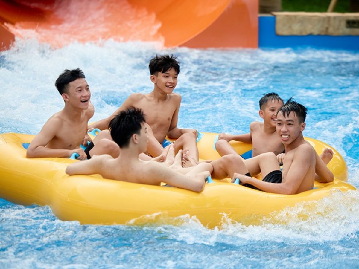 Khu vui chơi dành cho gia đình và nhiều nhóm tuổi tại Công viên nước Sầm Sơn.