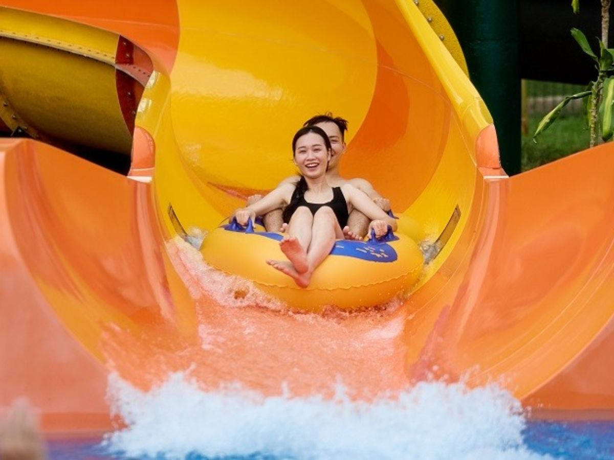 Du khách chọn khu vui chơi phù hợp với nhu cầu và tuân thủ các quy định của Sun World Sam Son.