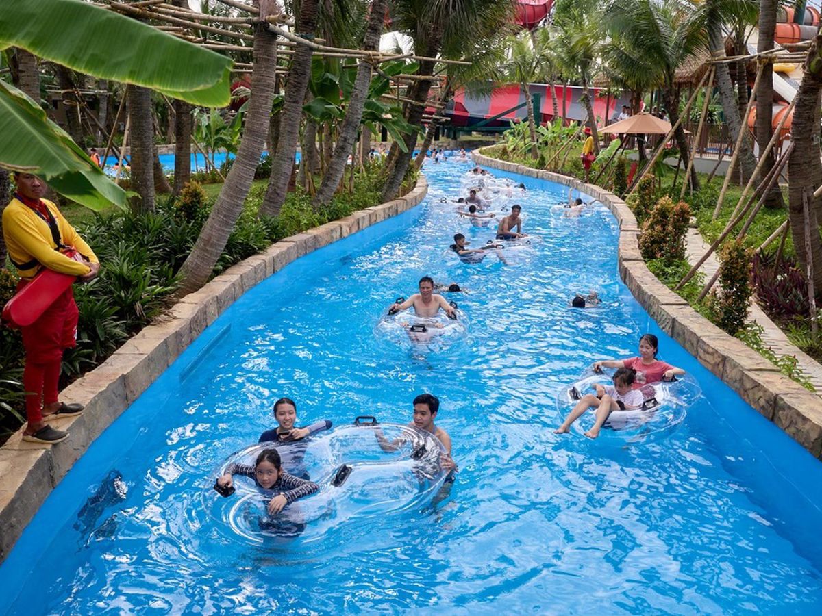 Trẻ nhỏ dưới 1 m được miễn phí, trẻ từ 1 - 1,4m tính giá vé trẻ em theo quy định.