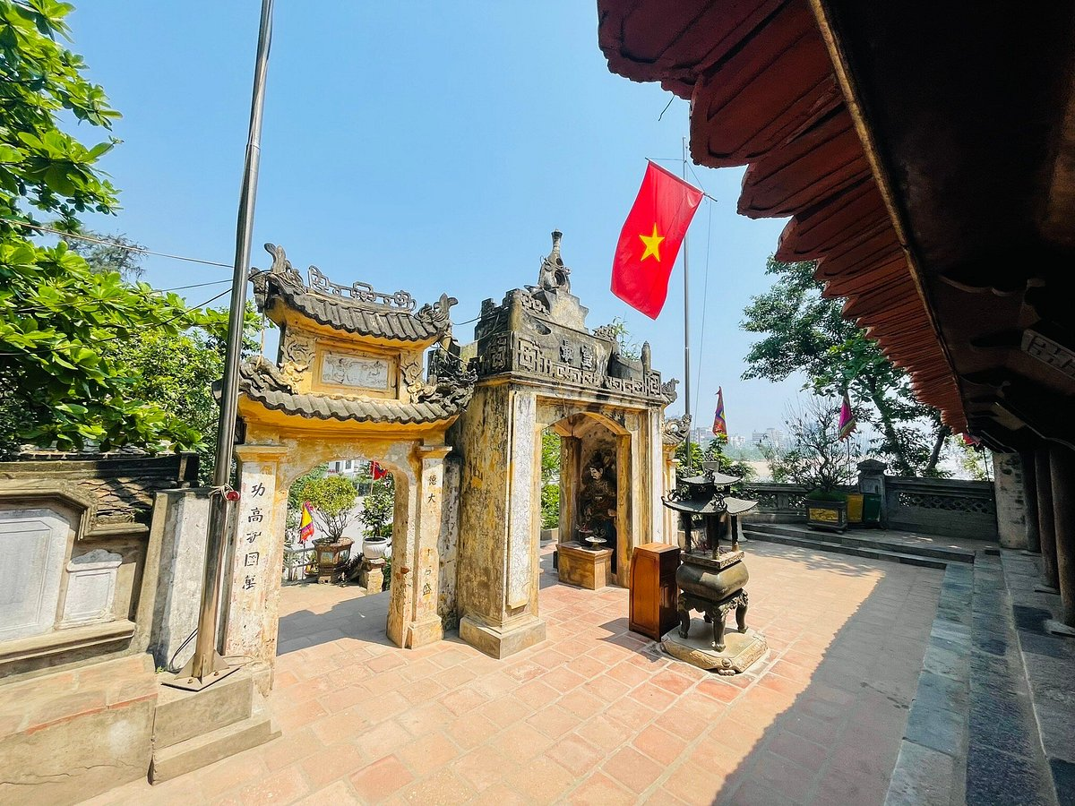Đền Độc Cước là điểm dừng chân được nhiều du khách yêu thích khi khám phá Sầm Sơn.