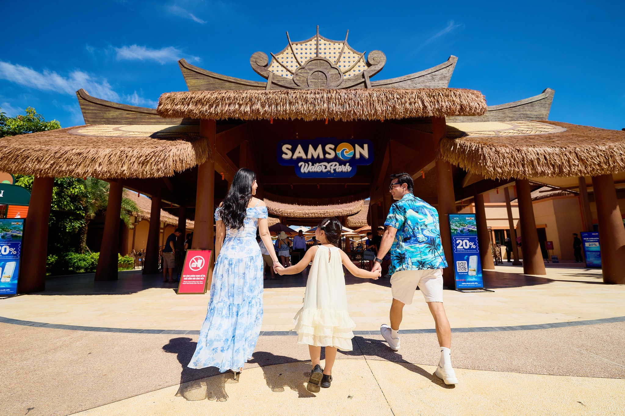 Không gian nhiệt đới hiện đại giúp công viên nước trở thành điểm check-in nổi bật.