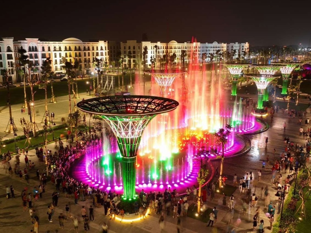 Show nhạc nước Quảng trường biển Sầm Sơn là trải nghiệm miễn phí hấp dẫn dành cho du khách.