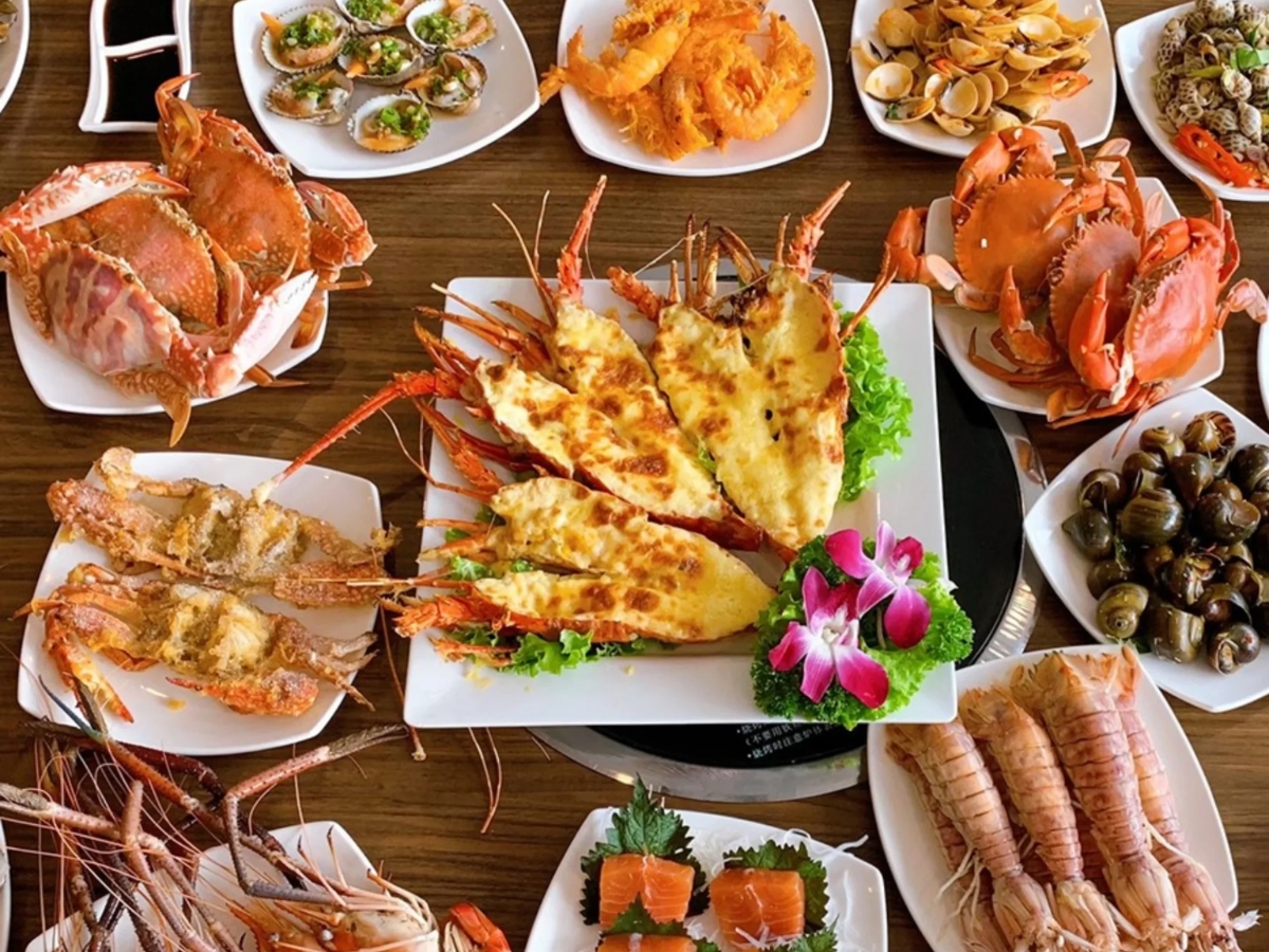 Khám phá hương vị biển cả qua những món hải sản tươi sống tại Sầm Sơn.