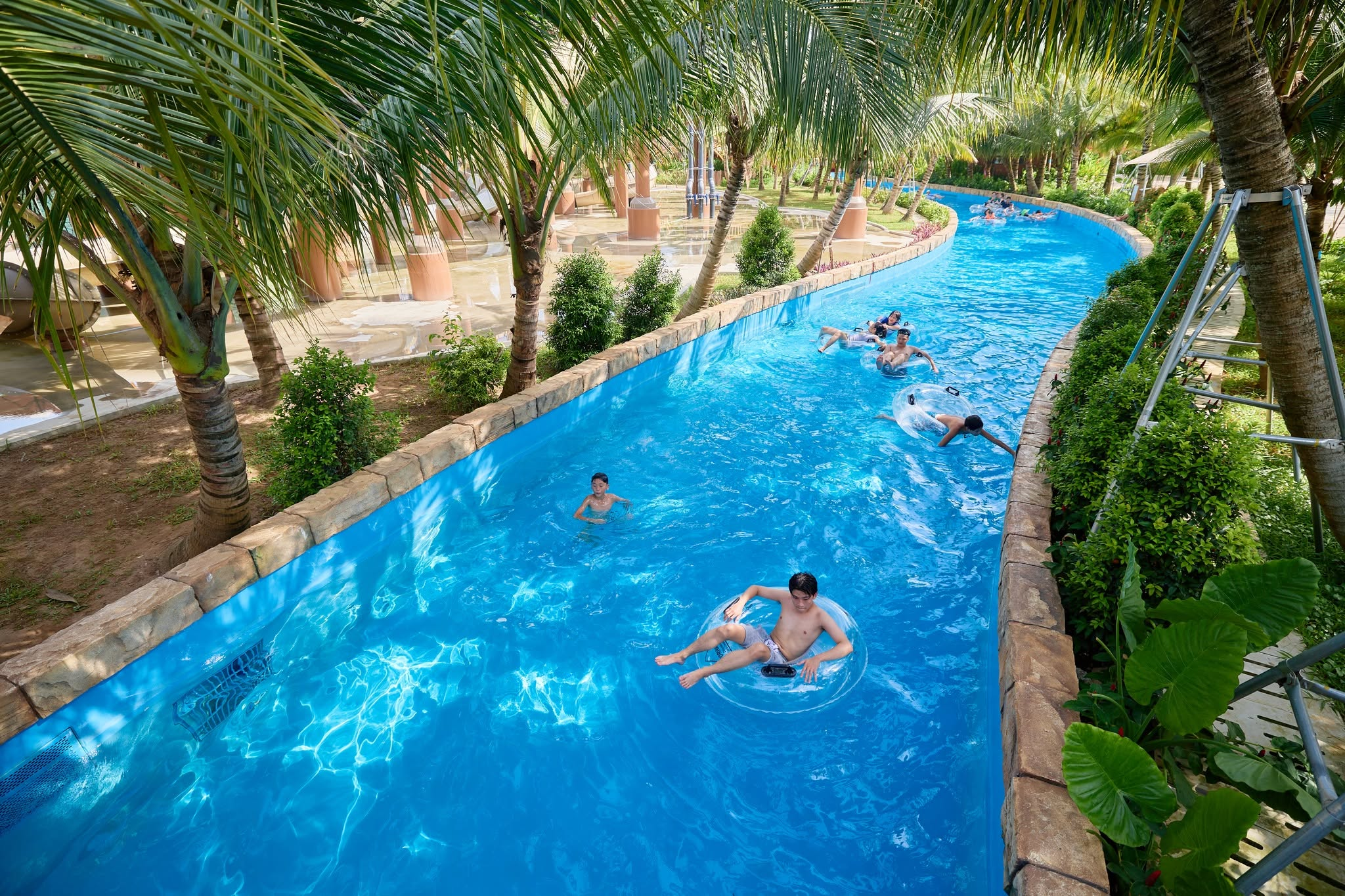 Tận hưởng những phút giây mát lạnh cùng các trò chơi dưới nước tại Sun World Sam Son.