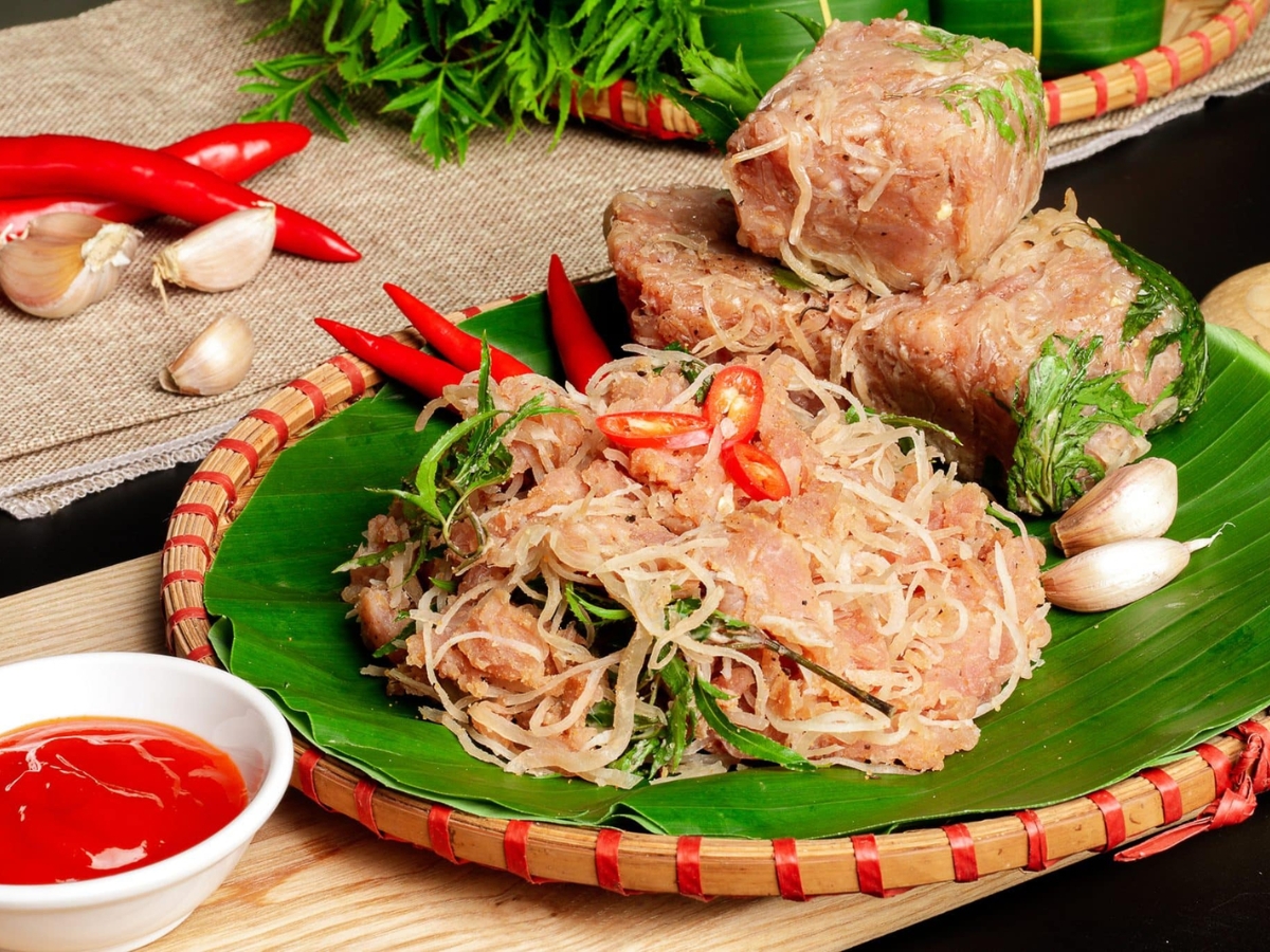 Lựa chọn những đặc sản nổi tiếng của Thanh Hóa để mang hương vị quê biển về nhà.