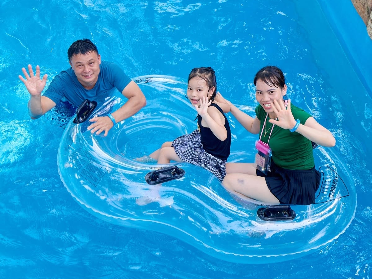 Ngày thường là thời điểm lý tưởng để gia đình có trẻ nhỏ tận hưởng kỳ nghỉ thoải mái tại Sầm Sơn.