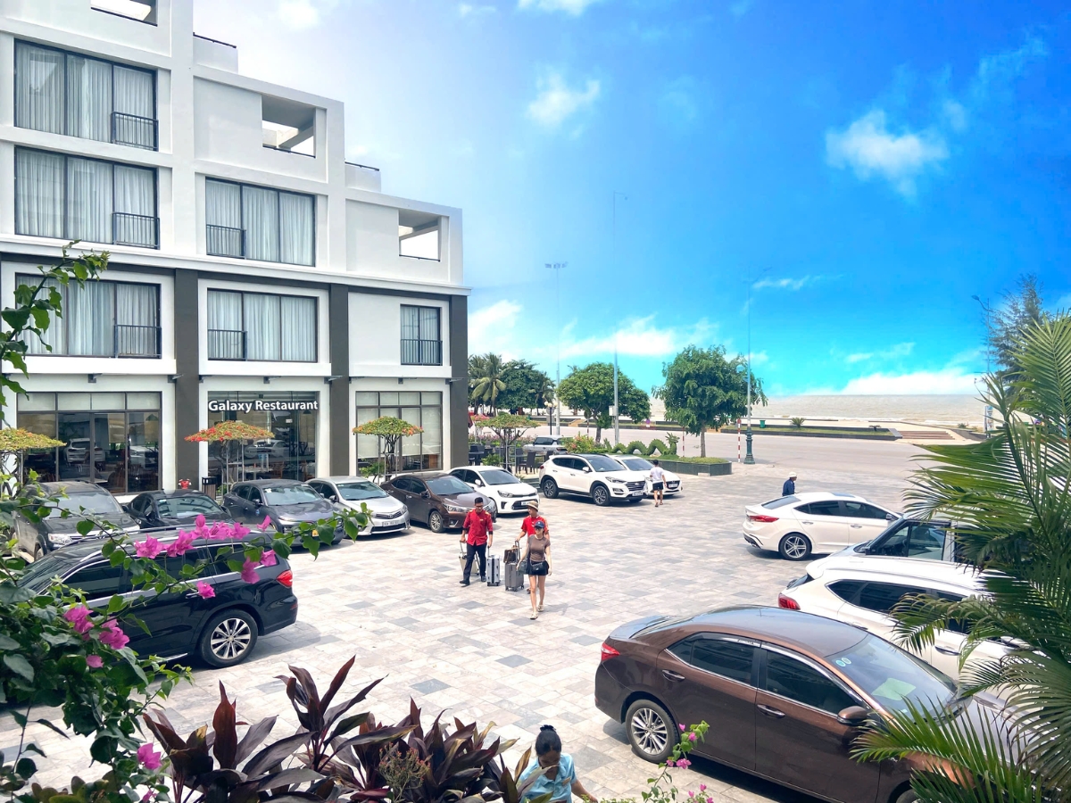 Lưu trú tại khách sạn gần Sun World Sam Son giúp du khách di chuyển đến các địa điểm vui chơi, tham quan nhanh chóng.