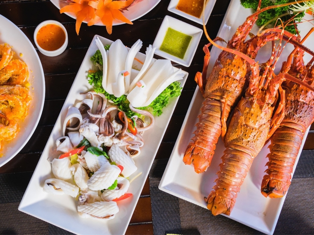 Chi phí ăn hải sản tại Sầm Sơn linh hoạt, dao động theo món ăn và lựa chọn của du khách, từ bình dân đến cao cấp.