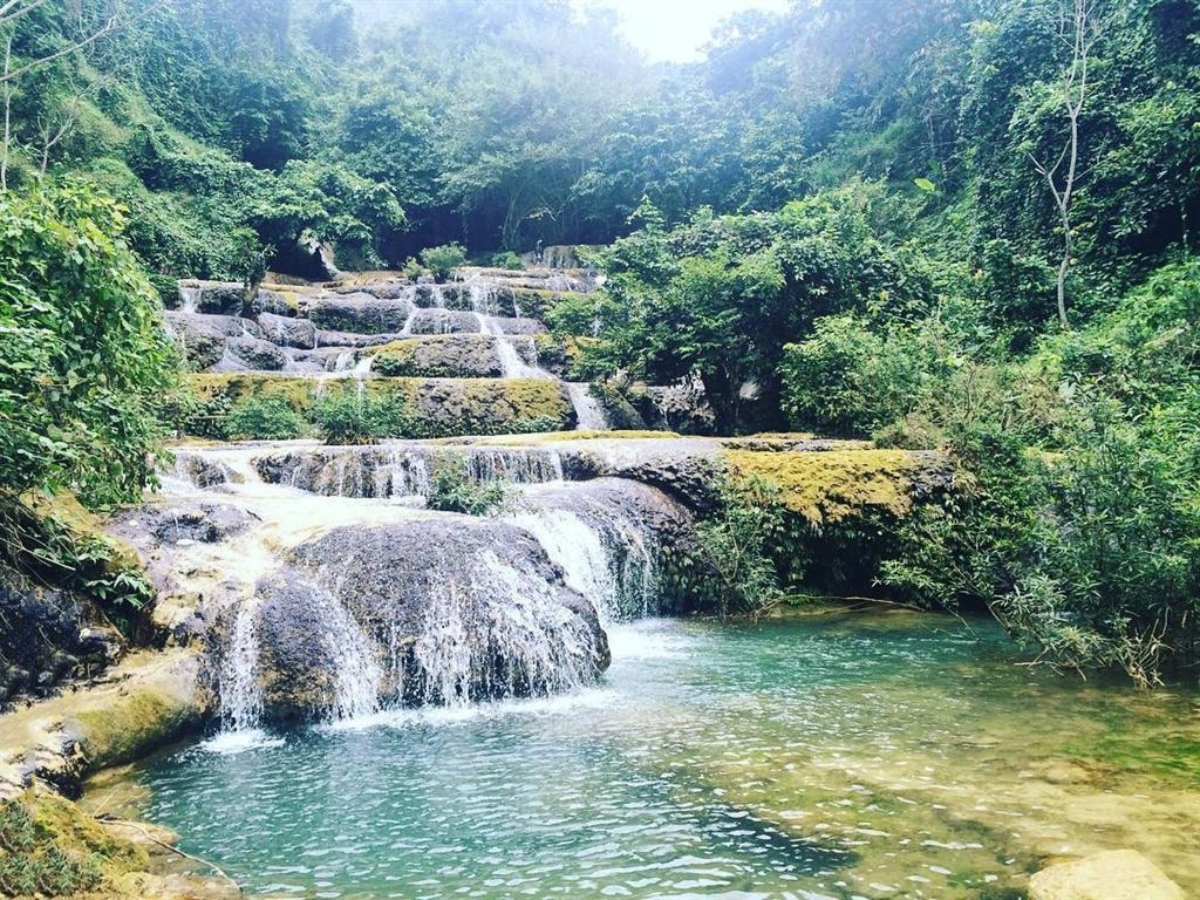 Thác Hiêu mang vẻ đẹp hoang sơ, thơ mộng giữa đại ngàn xứ Thanh.
