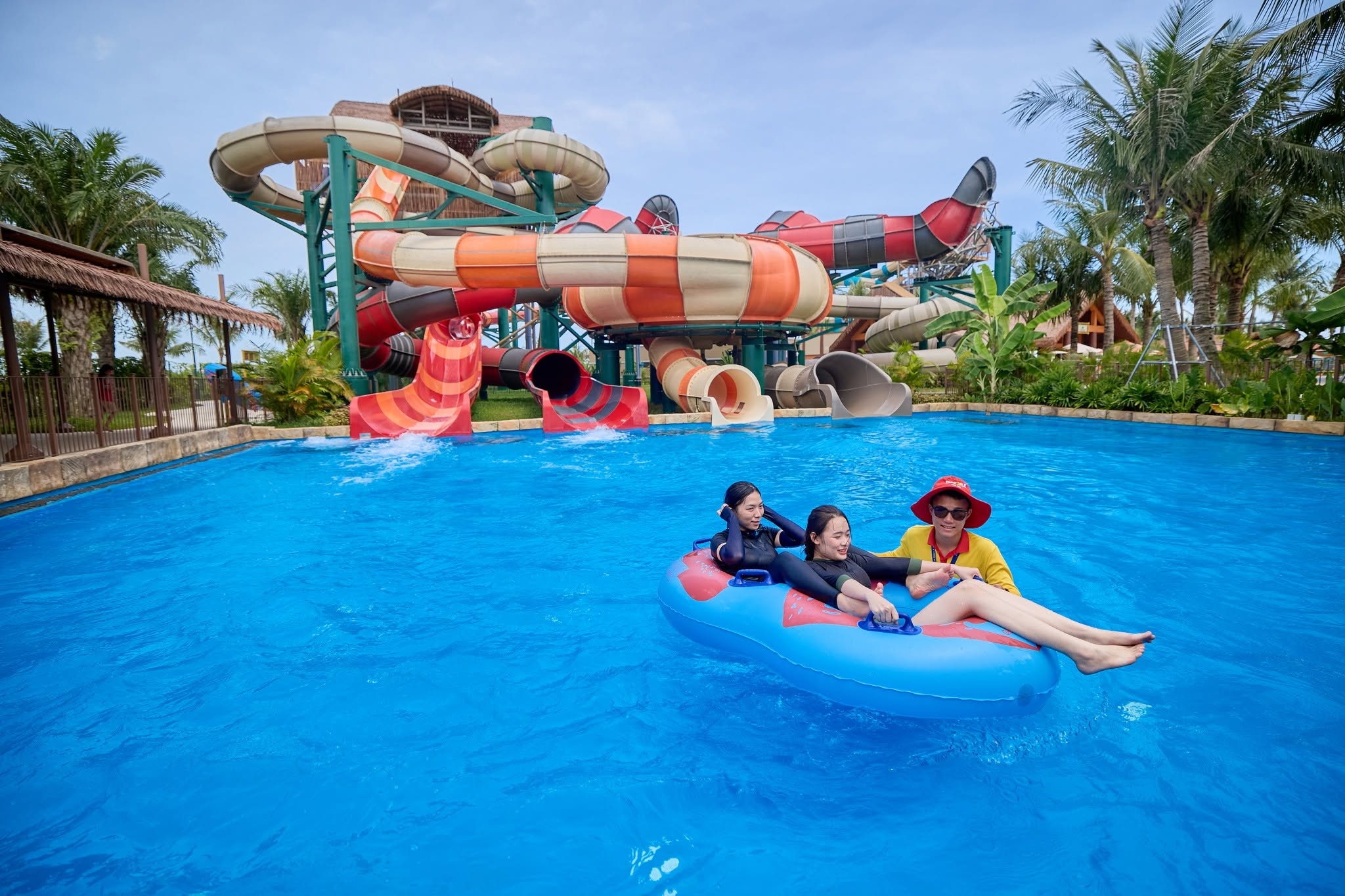 Bắt đầu hành trình khám phá Sun World Sam Son đầy sôi động và hứng khởi.