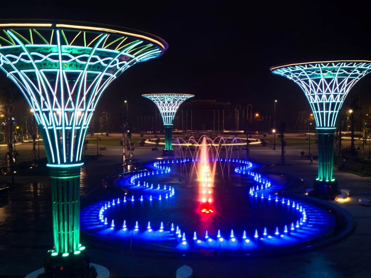 Thưởng thức show nhạc nước với màn trình diễn ánh sáng, âm nhạc và nước đầy ấn tượng.