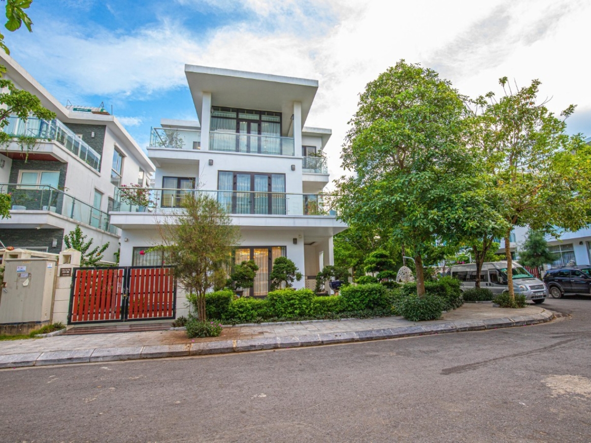 Lựa chọn lưu trú gần công viên nước và bãi biển giúp thuận tiện di chuyển giữa các điểm tham quan.