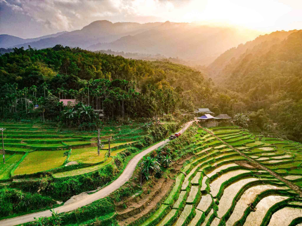 Pù Luông đẹp nhất vào hai thời điểm lúa xanh trong năm theo mùa vụ canh tác.